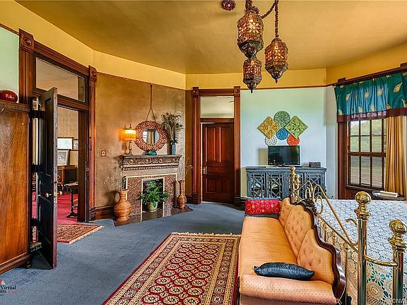 4th image of 725 Austen Pl