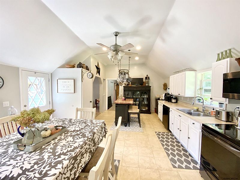 5th image of 804a SACANDAGA Road