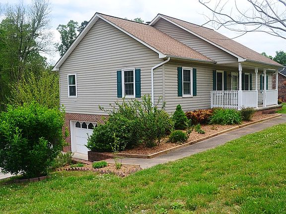 2nd image of 2501 Village Pl