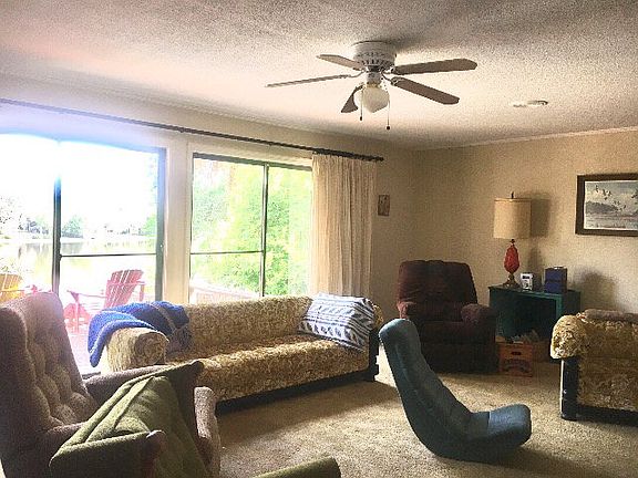 2nd image of 904 S Lakeshore Dr