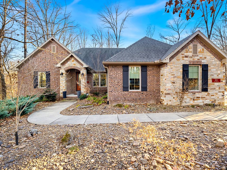 1st image of 515 NW Park Dr