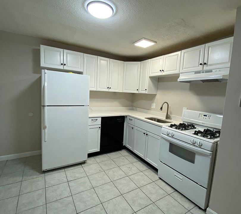 1st image of 18 Belmont St APT 4