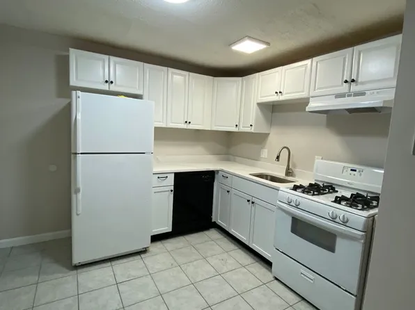 18 Belmont St APT 4, Lowell, MA 01851