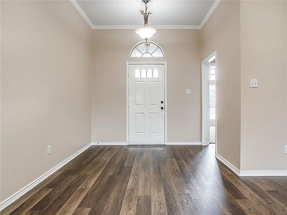 3rd image of 512 Pleasant Valley Dr