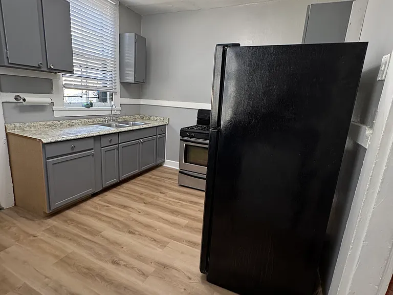 2221 N Prieur St — Photo 30