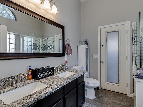 3rd image of 105 W Brahman Blvd