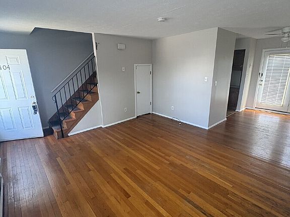 4th image of 104 Clinton St
