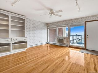 255 Walk, West Haven, CT 06516