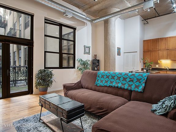 4th image of 758 N Larrabee St APT 225