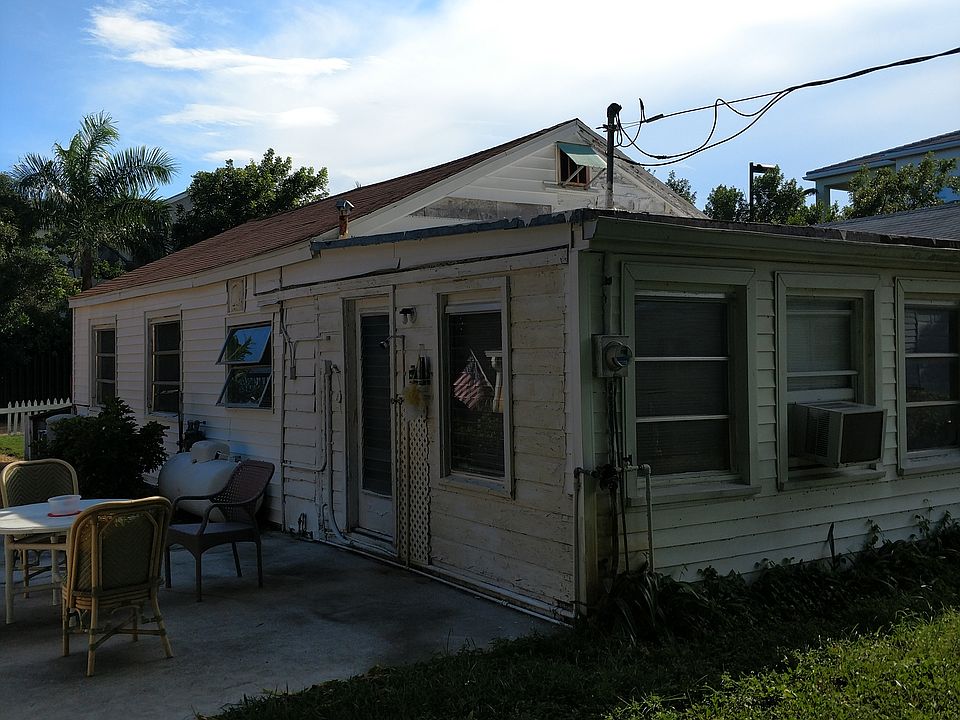 2nd image of 211 SE 12th Rd