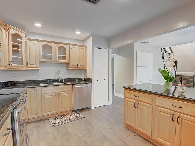 6165 Belleza Ln — Photo 11