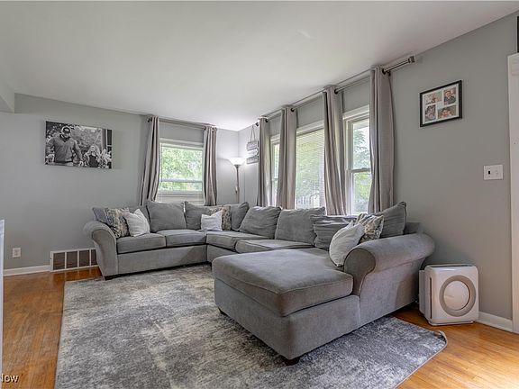 3rd image of 2930 Archwood Pl