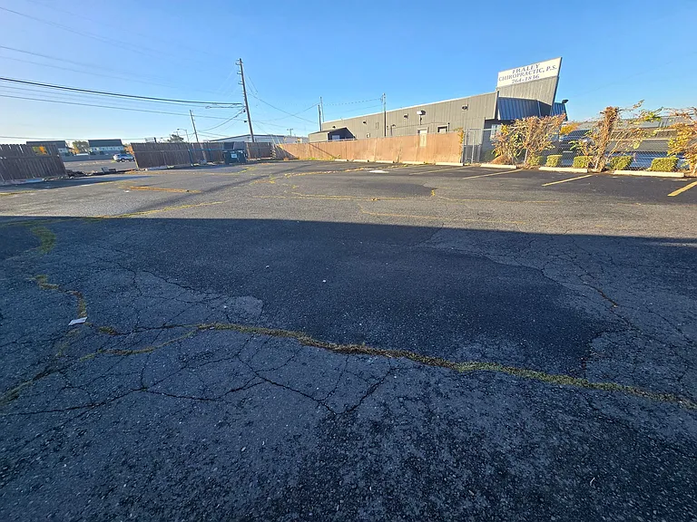 905 W Broadway Ave — Photo 13