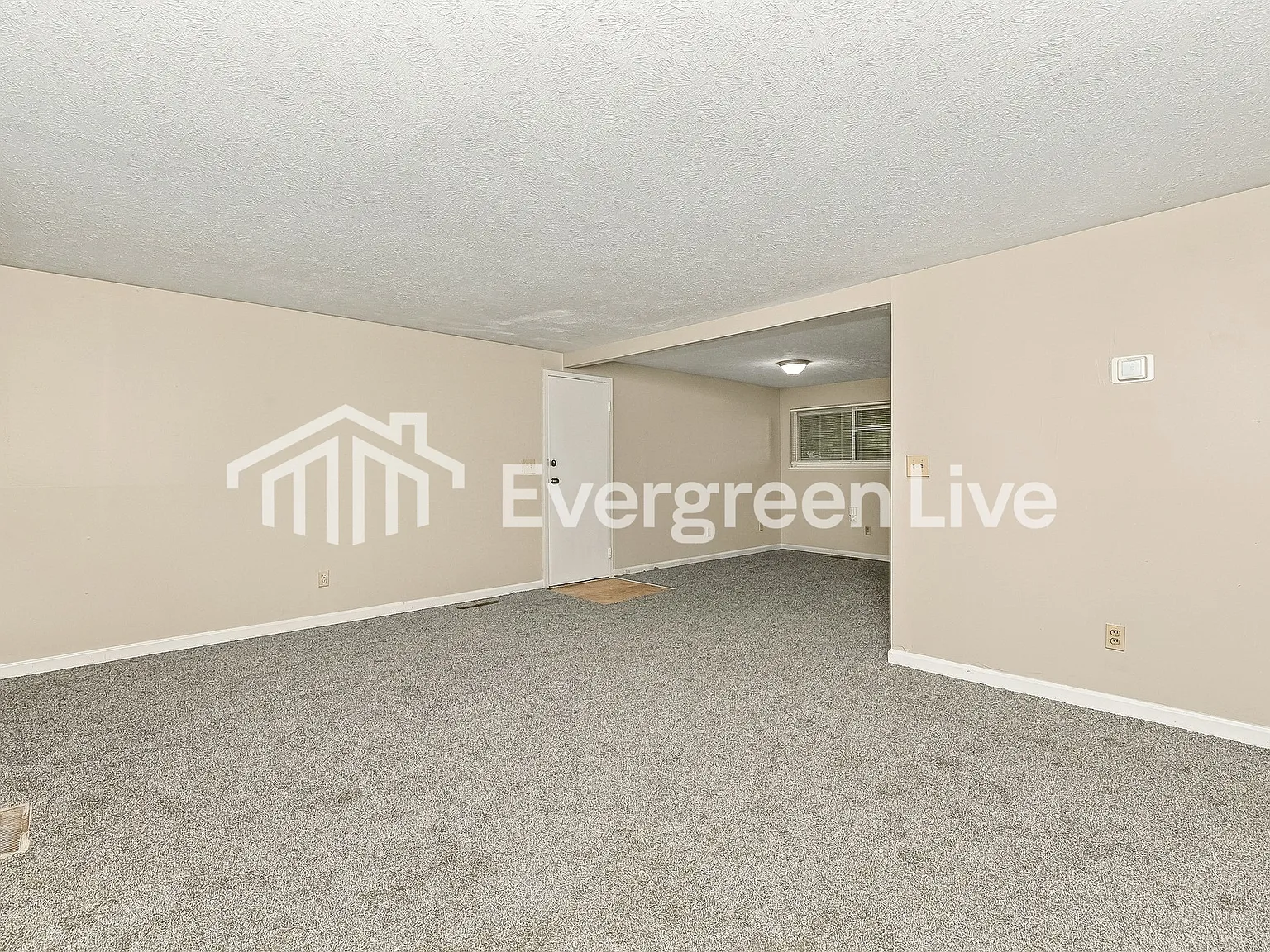 3 bed, 1.0 bath, 1080 sqft, $1,395 — Photo 2