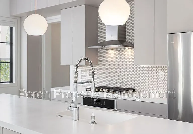 207 E Intendencia St — Photo 7