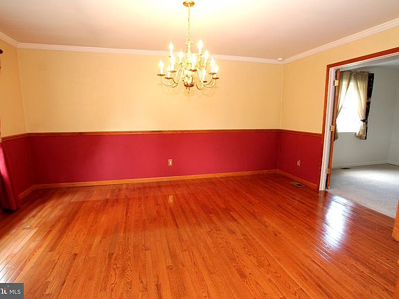 4th image of 235 Burgundy Ln