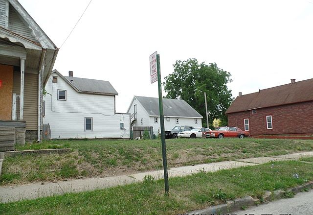 2nd image of 1869 N Ontario St
