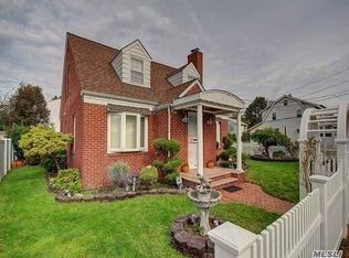 60 Notre Dame Ave, Hicksville, NY 11801