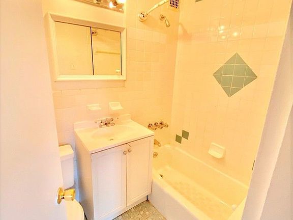 5th image of 203 Columbus Ave #4B