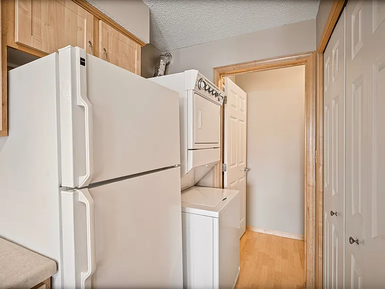 Parkwood Heights Apartments — Photo 9