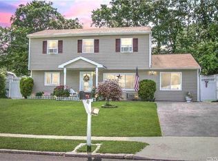 163 Stuyvesant Dr, Pt Jefferson Station, NY 11776