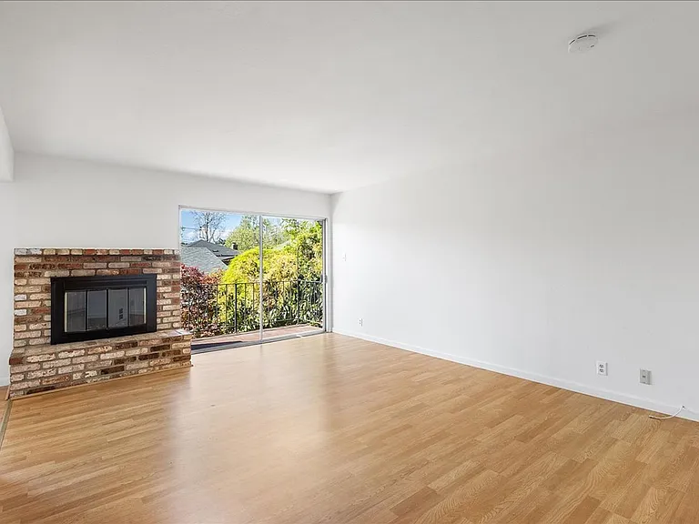 2118 Alameda Ave — Photo 9