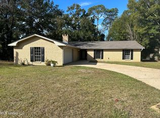 6301 Shore Dr, Ocean Springs, MS 39564