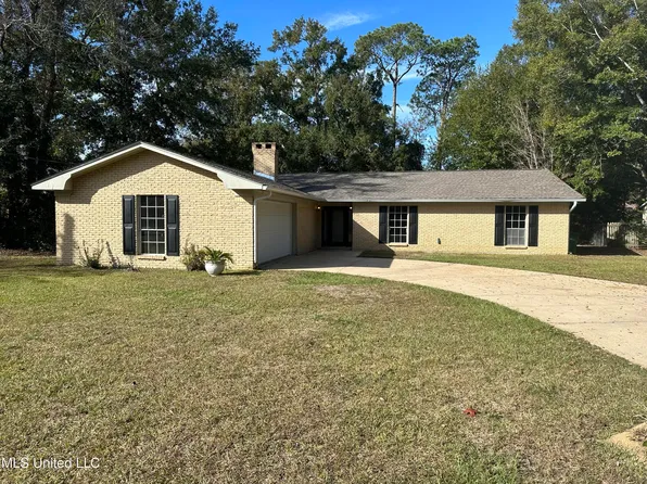 6301 Shore Dr, Ocean Springs, MS 39564