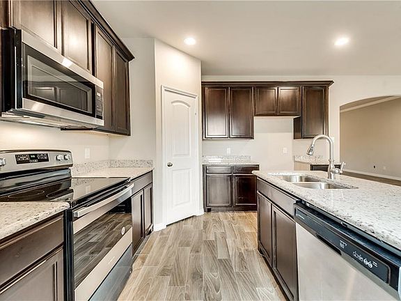 2nd image of 1423 Oakley Ave