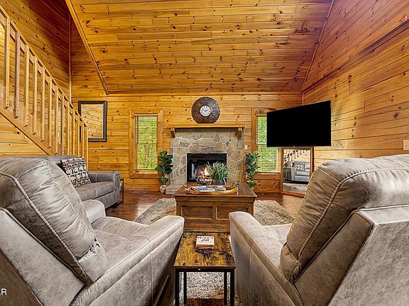 4th image of 1038 Willard Way