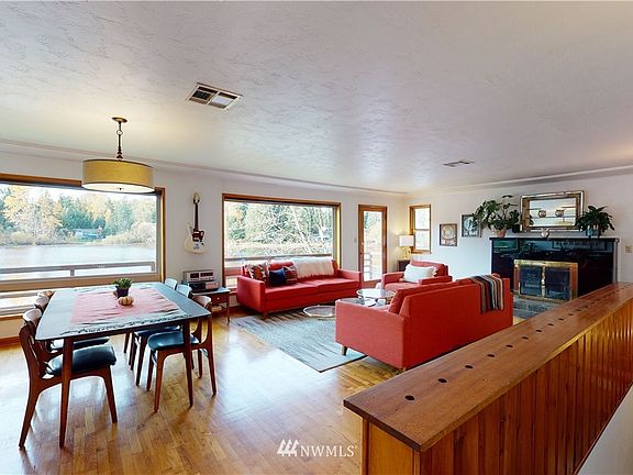 3rd image of 18323 77th St E