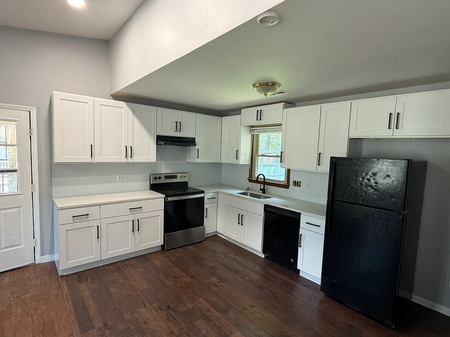 3 bed, 1106 sqft, $1,700 — Photo 4