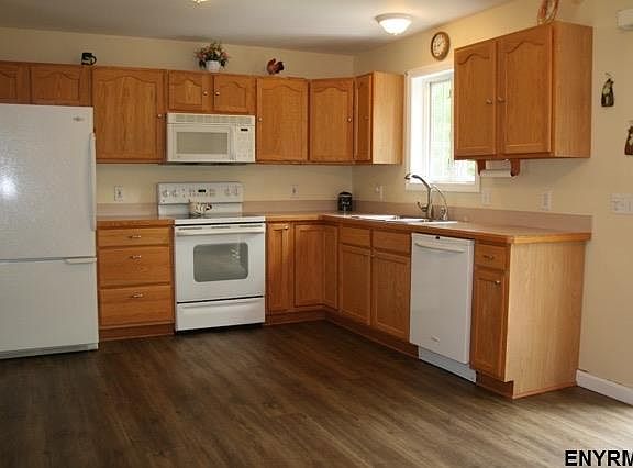 3rd image of 217 Little Oaks Ter