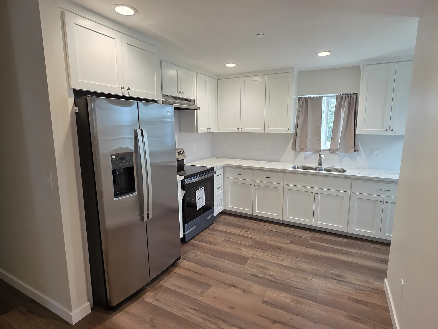 3 bed, 936 sqft, $3,600 — Photo 1