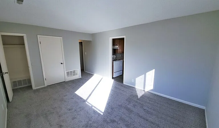 372 26th Ave SW — Photo 4