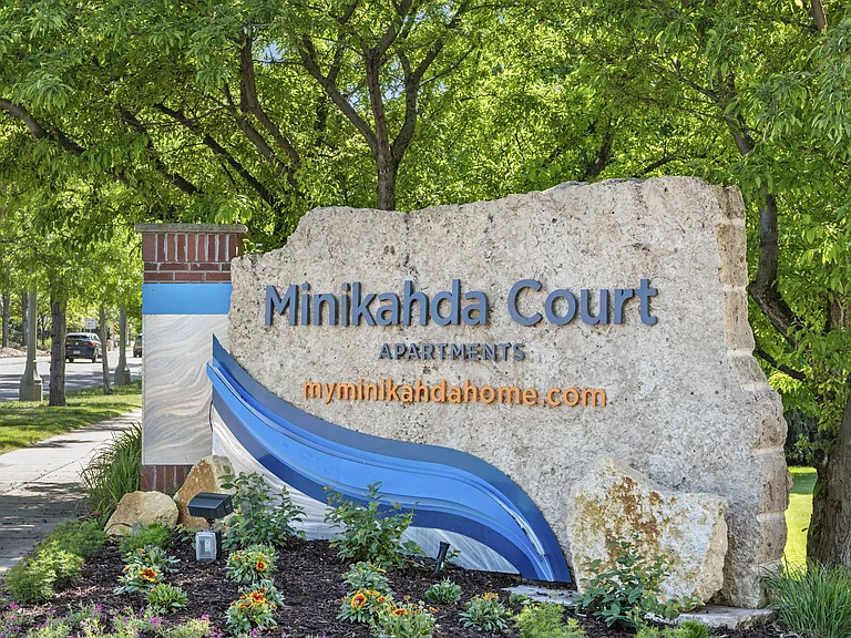 Minikahda Court Apartments — Photo 25