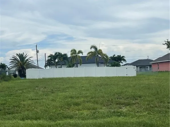 318 Kismet Pkwy W, Cape Coral, FL 33993