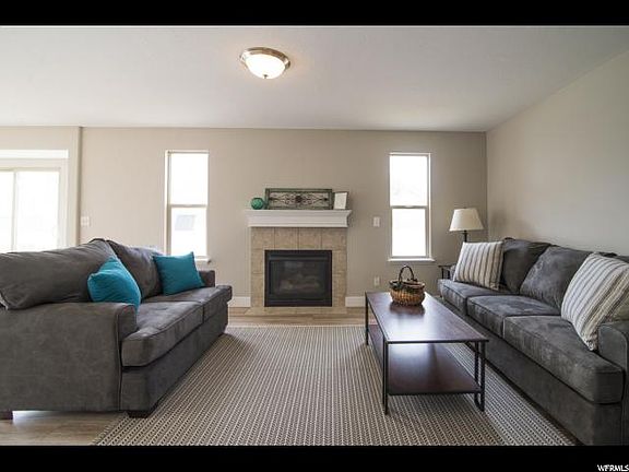 5th image of 711 N Devonshire Dr