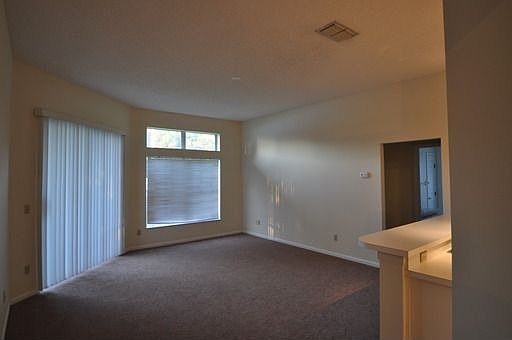 4th image of 2112 Knollview Ct