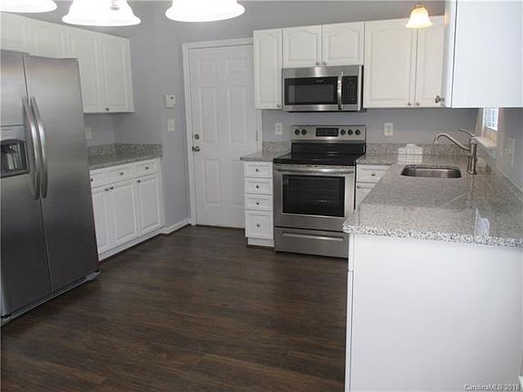 5th image of 634 Darrington Ct