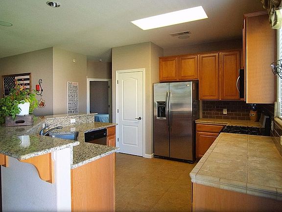 4th image of 2826 W Lark Ave