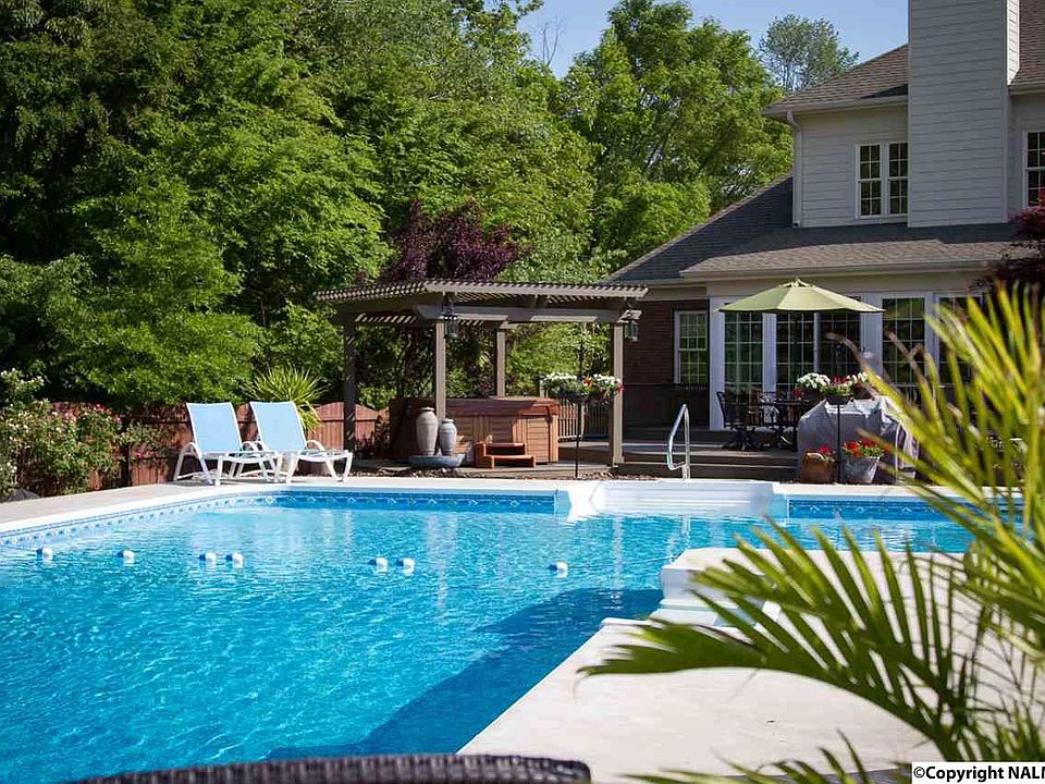 1st image of 116 Legendwood Dr NW