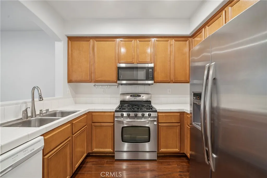 3 bed, 2.5 bath, 1346 sqft, $4,000 — Photo 4