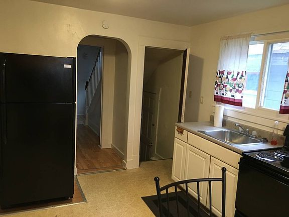 2nd image of 756 Roselawn Ave Room 5