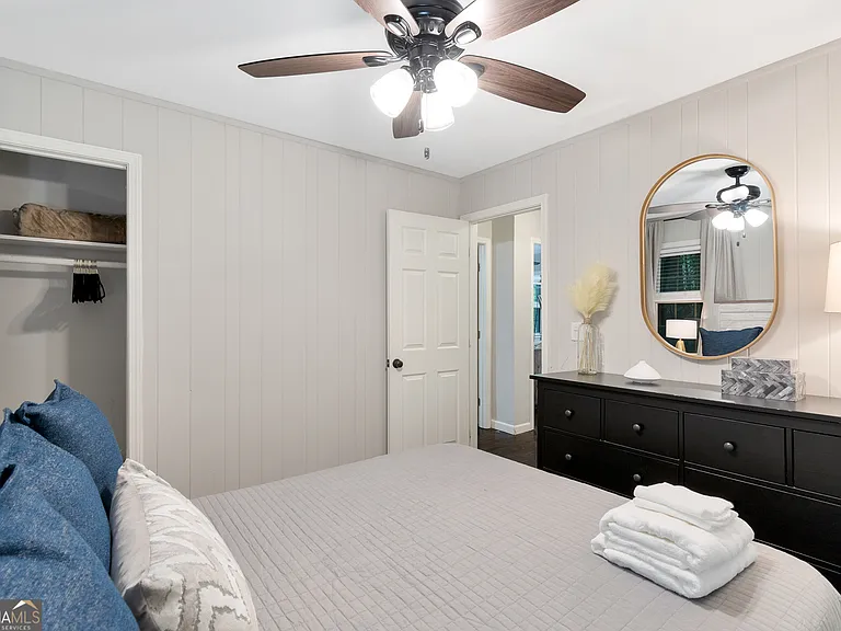 240 Lake Dr — Photo 16