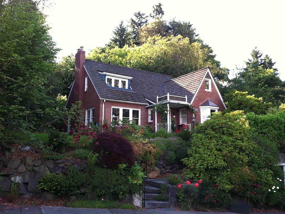 1st image of 4555 W Laurel Dr NE