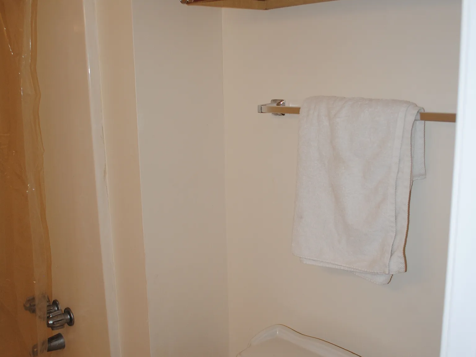 3 bed, 950 sqft, $1,700 — Photo 3
