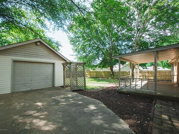 5th image of 8614 Bridgewood Dr