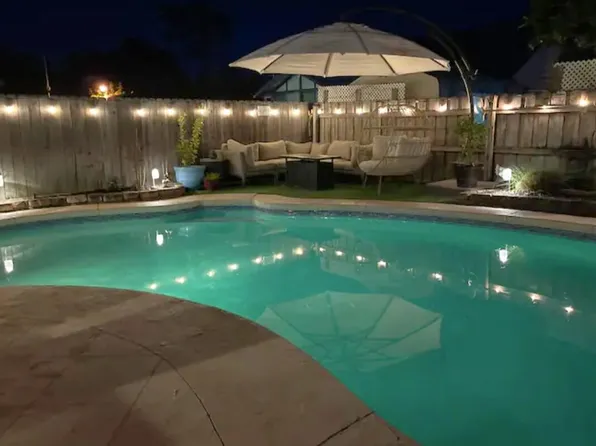 909 Elizabeth Ln, Shalimar, FL 32579