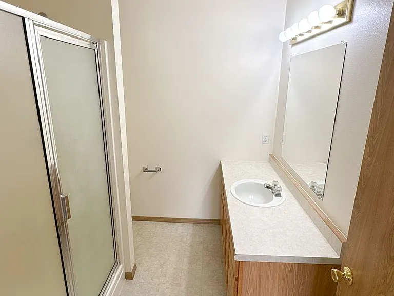 2 bed, 2.5 bath, 1350 sqft, $1,325 — Photo 18